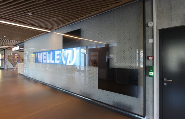 Sichtschutz Videowand Welle 7, Bern.jpg